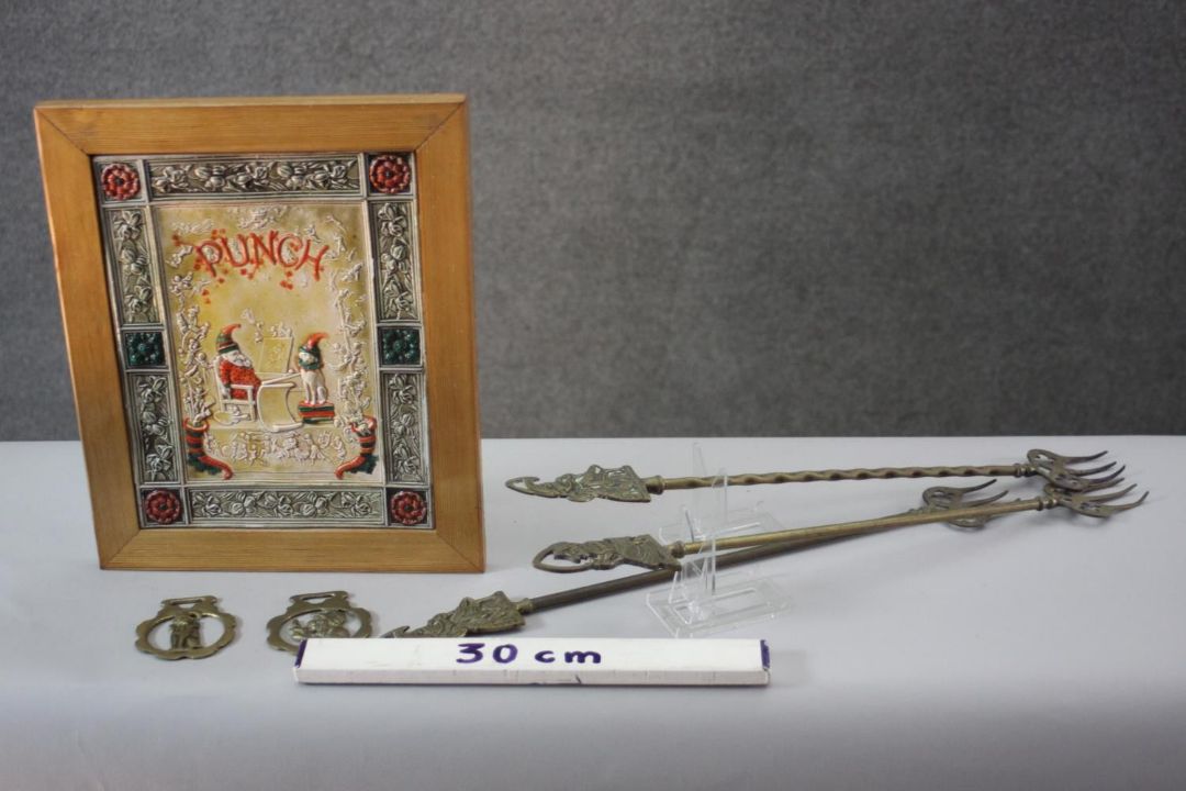 A framed painted plastic tile effect picture of Punch and Judy along with two horse brasses and fire - Image 9 of 9