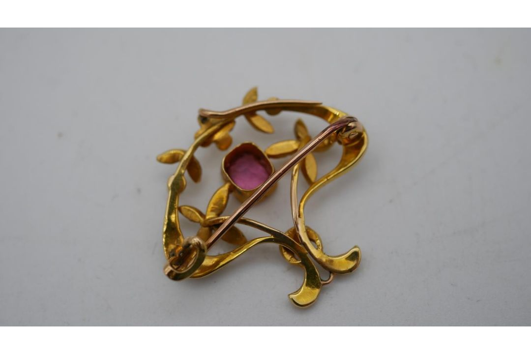 A Victorian yellow metal (tested 15 carat) seed pearl and pink stone brooch/pendant. Set with thirty - Image 7 of 7
