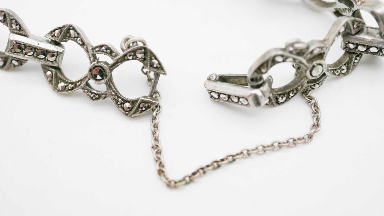A collection of Art Deco silver and marcasite jewellery. Including an articulated floral design - Image 11 of 12