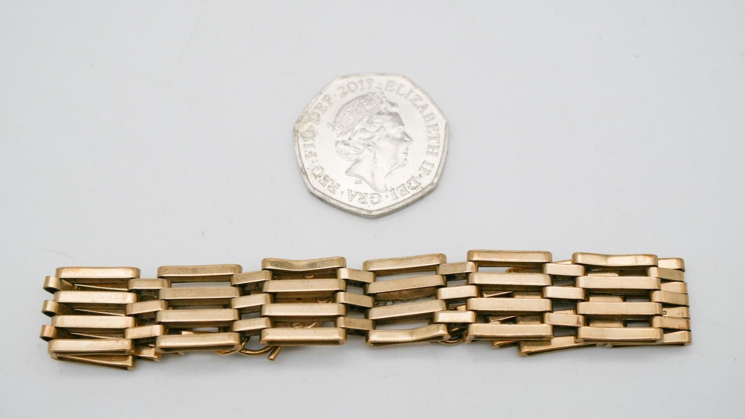 A 9 carat yellow gold Victorian articulated gate bracelet with heart padlock clasp with safety - Image 2 of 9