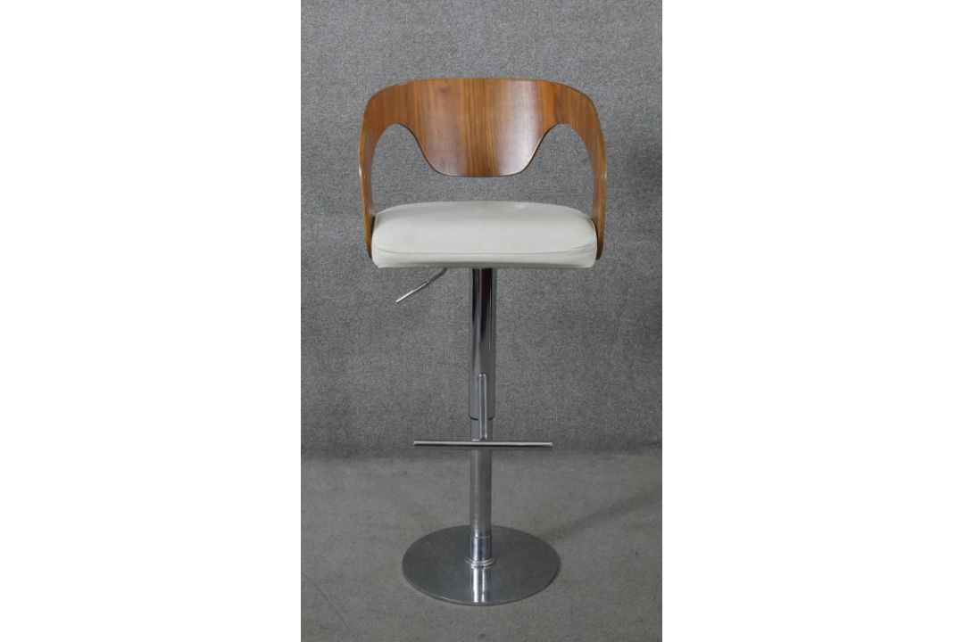 A contemporary Dwell high stool with adjustable height action. H.111 W.49 D.52 cm (extended) - Image 1 of 6
