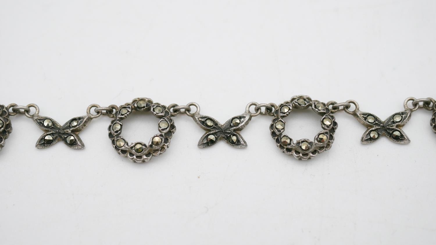 A collection of Art Deco silver and marcasite jewellery. Including an articulated floral design - Image 7 of 12