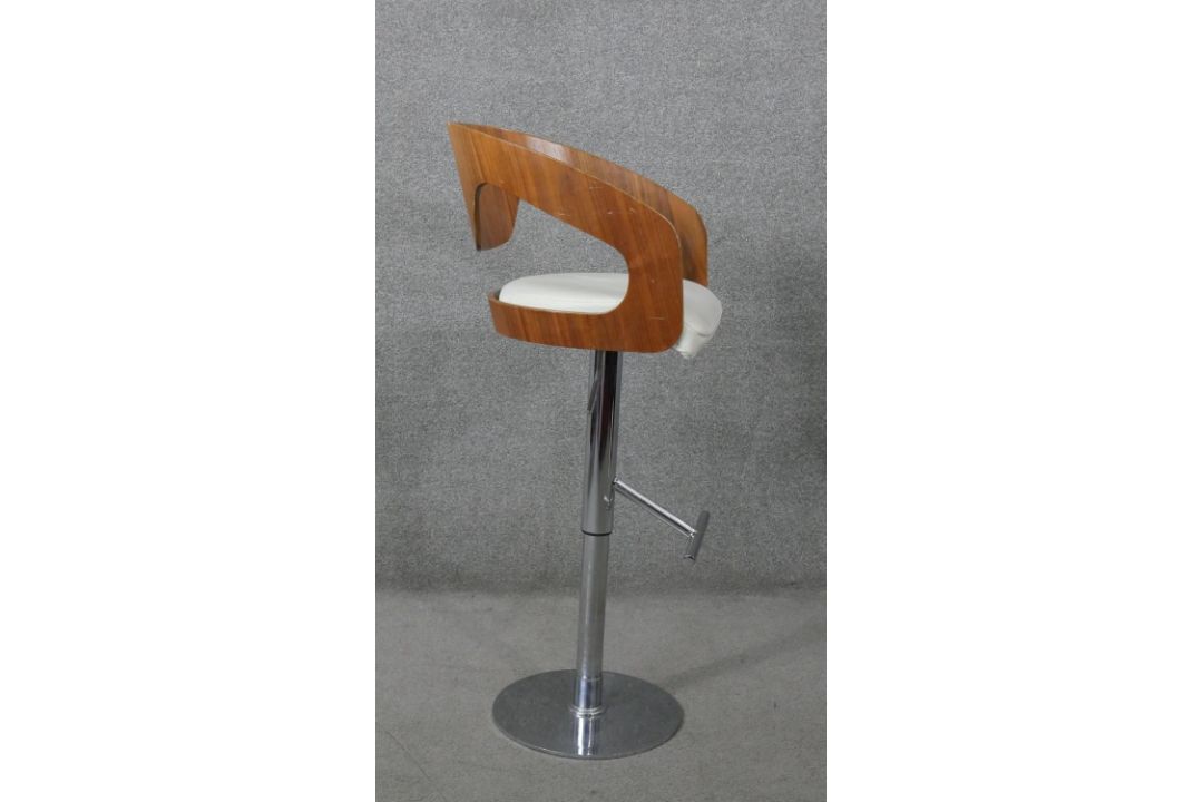 A contemporary Dwell high stool with adjustable height action. H.111 W.49 D.52 cm (extended) - Image 6 of 6