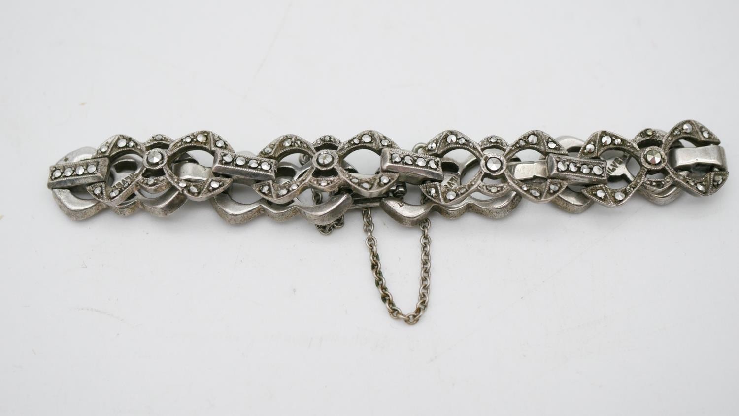 A collection of Art Deco silver and marcasite jewellery. Including an articulated floral design - Image 10 of 12