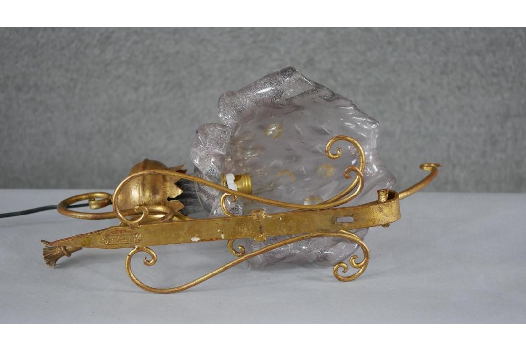 A wall mounted Murano style glass floral design light with scrolling gilt metal bracket. (damaged) - Image 1 of 5