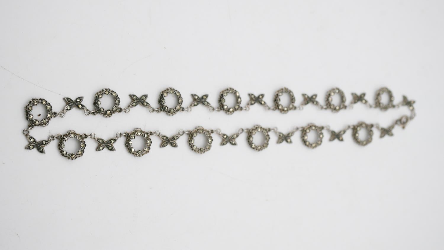 A collection of Art Deco silver and marcasite jewellery. Including an articulated floral design - Image 9 of 12