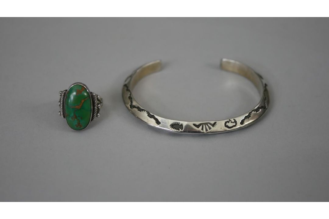 A collection of Native American turquoise jewellery with a yellow suede pouch. Including two - Image 4 of 8