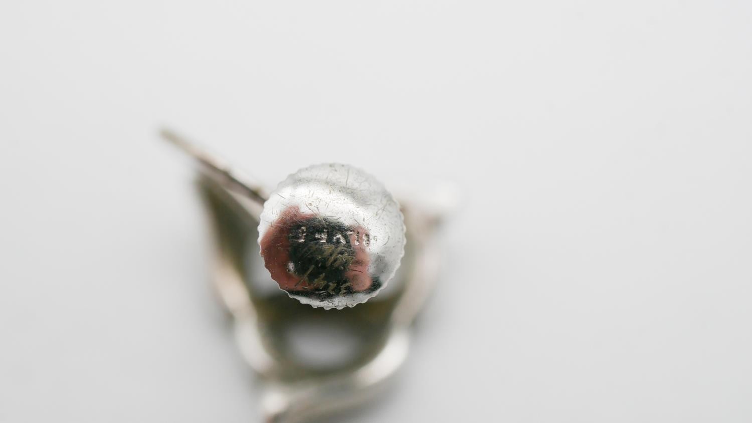 A collection of Art Deco silver and marcasite jewellery. Including an articulated floral design - Image 6 of 12