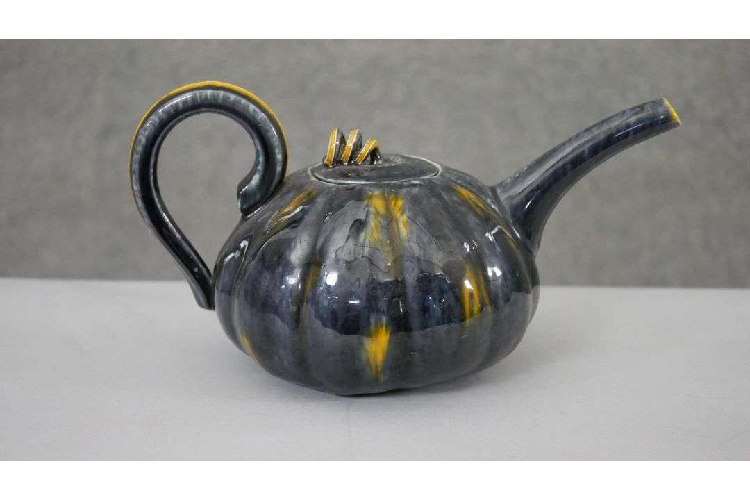 Kevin de Choisy (born 1954)- A studio pottery gourd teapot with four glazed ceramic gourds, three by - Image 5 of 5