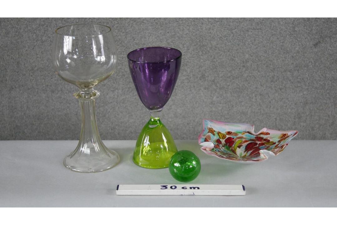 A collection of glass. Including a green and purple art glass hours design goblet, a colourful swirl - Image 5 of 5