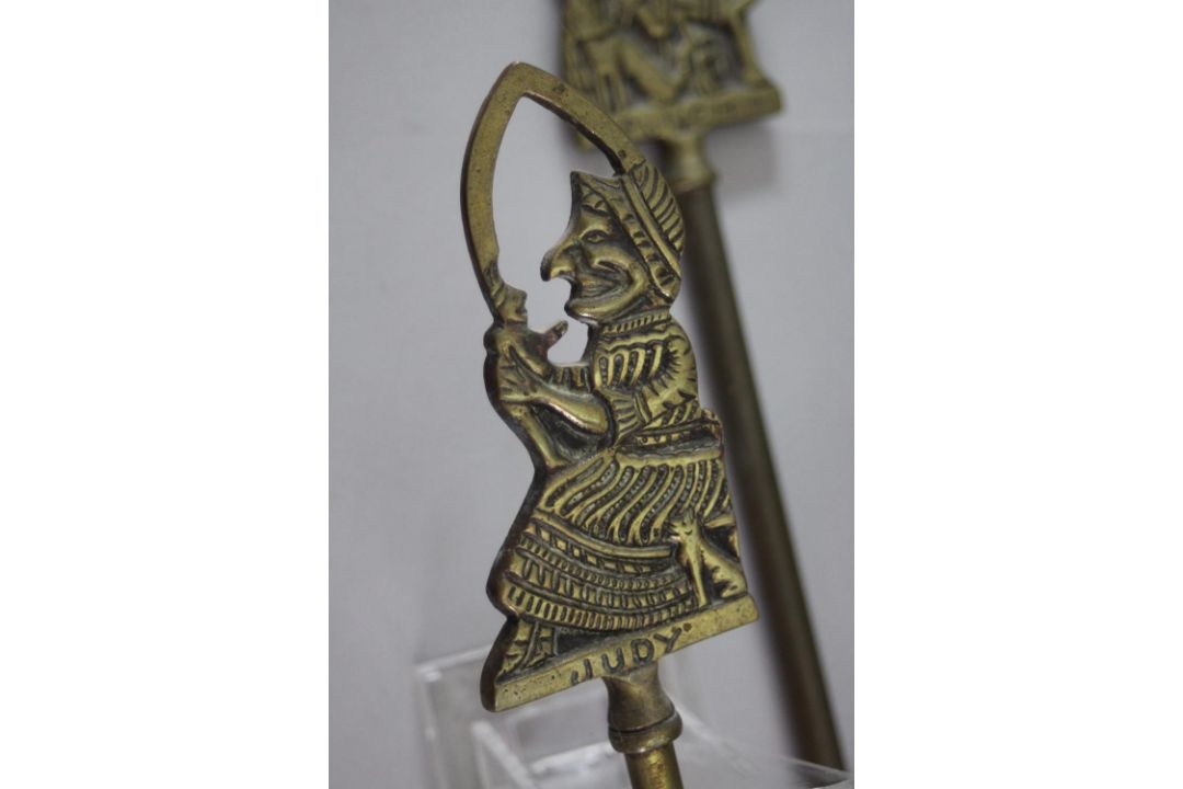 A framed painted plastic tile effect picture of Punch and Judy along with two horse brasses and fire - Image 4 of 9