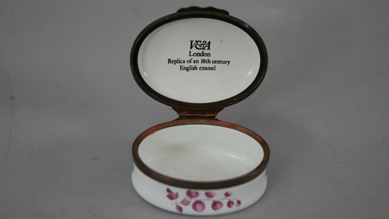 A collection of Halcyon Days enamels and an enamel trinket box. Including a Halcyon Days Verdi - Image 12 of 16