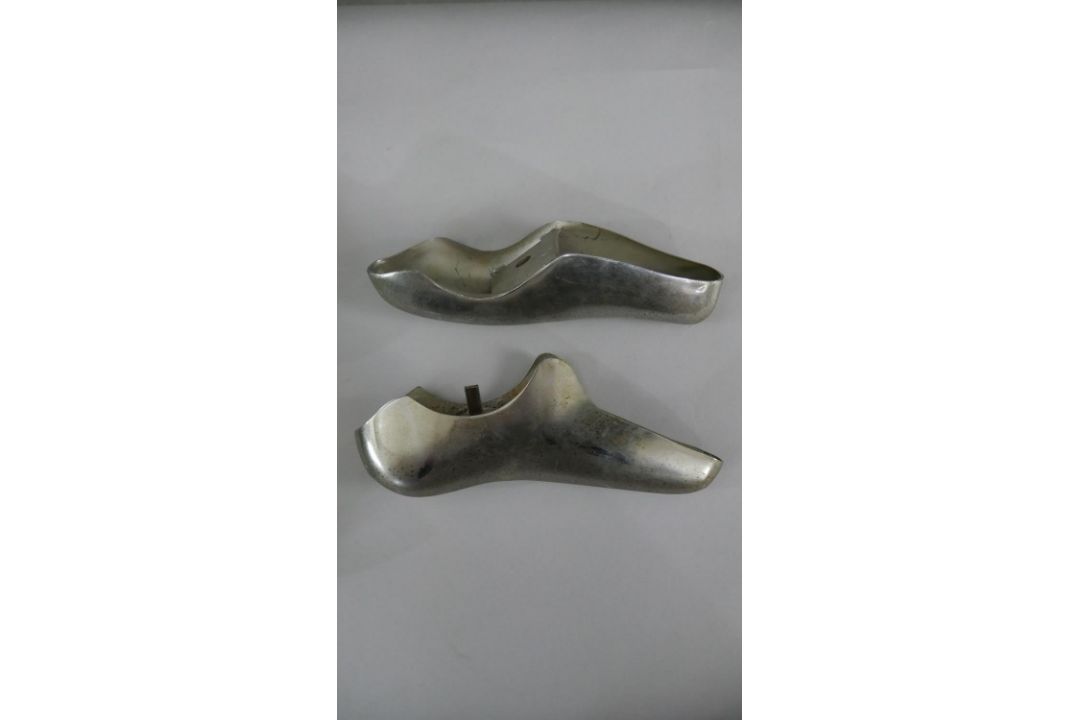 Two pairs of vintage chrome car bumper formers. H.30 W.11 D.8cm - Image 2 of 4
