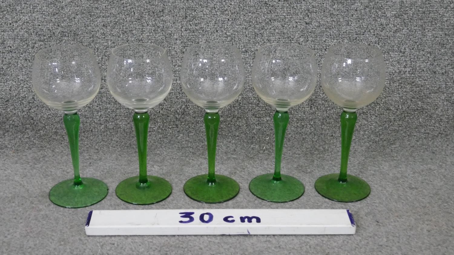 A set of five vintage hand blown green stem wine glasses. H.18 Diam.7 cm - Image 4 of 4