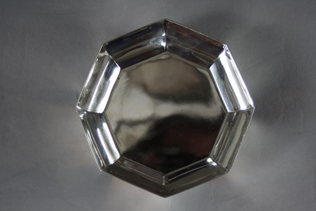 A pair of silver Tiffany & Co octagonal dishes. Maker's stamp to base. Weight 265g. H.3 H.10.5 W10.5 - Image 2 of 7