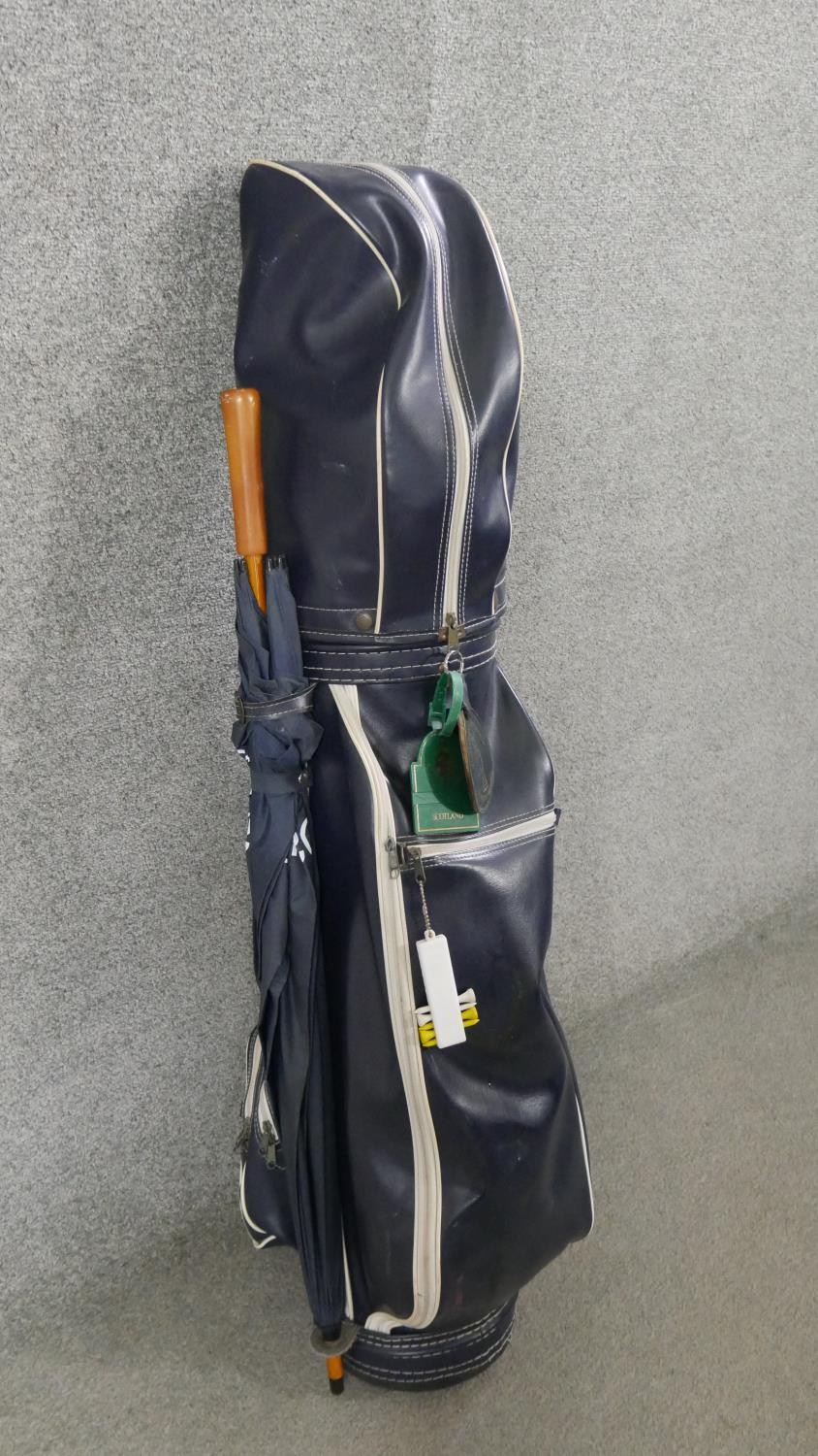 A full set of irons and woods in leather effect gold bag. H.111 W.30 D.36cm - Image 3 of 15