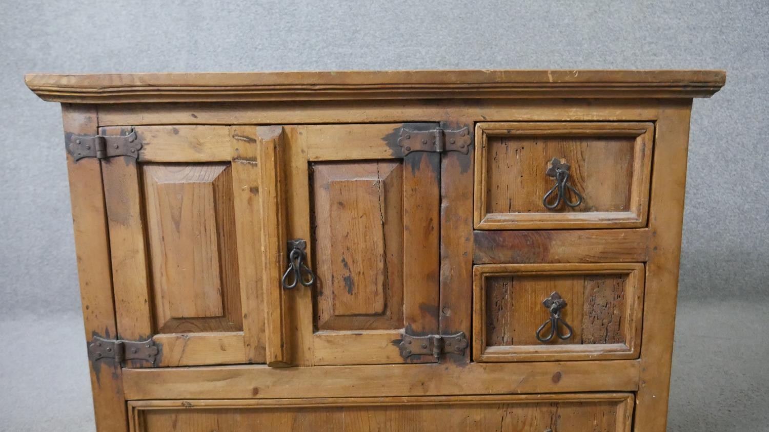 Side cabinet, Chinese pine. H.69 W.92 D.41cm - Image 4 of 7