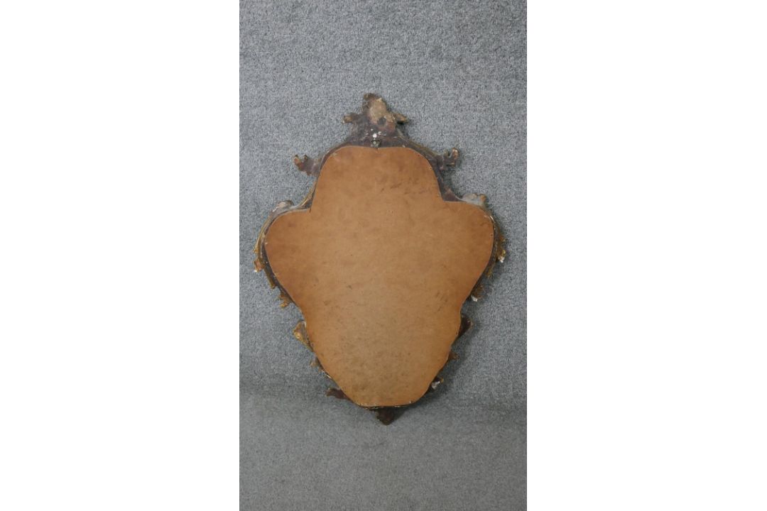 A carved giltwood Florentine style wall mirror. H.73 W.52cm - Image 4 of 5