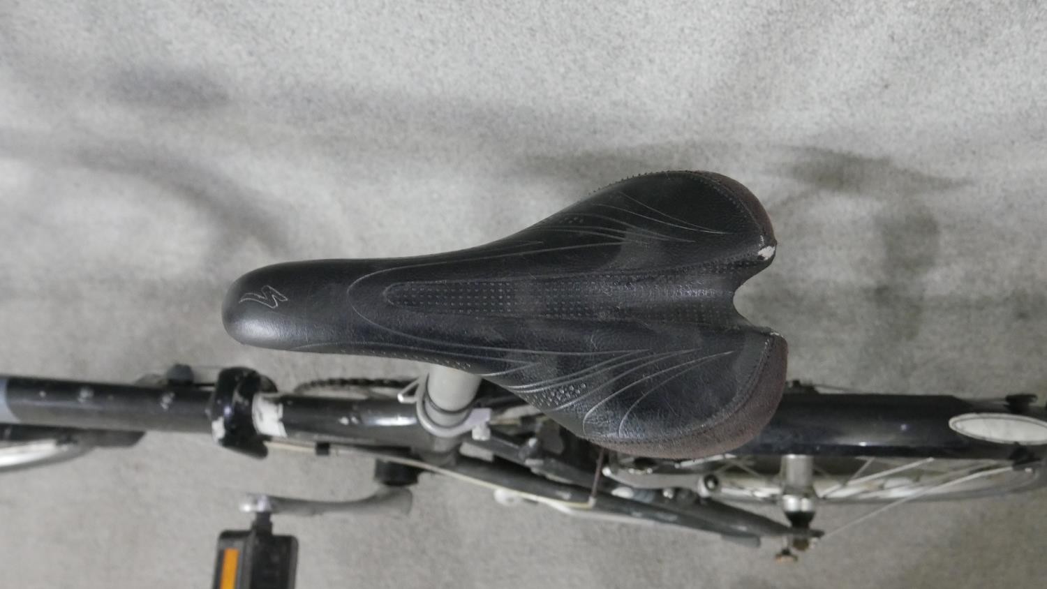 A Dahon Vitesse 7005 Aluminium folding bike. - Image 7 of 9