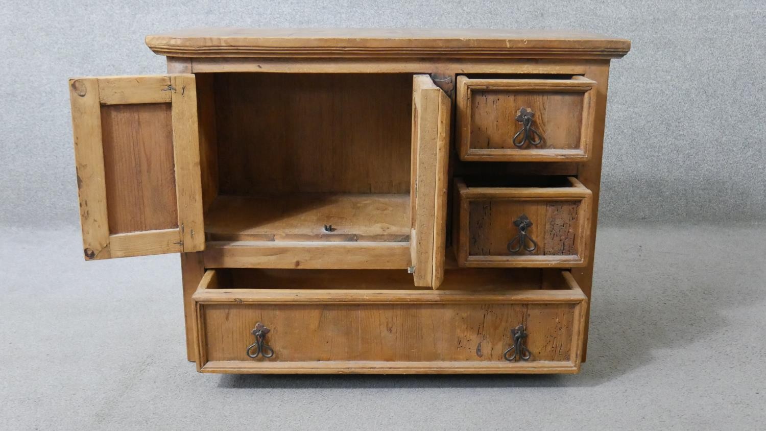 Side cabinet, Chinese pine. H.69 W.92 D.41cm - Image 5 of 7