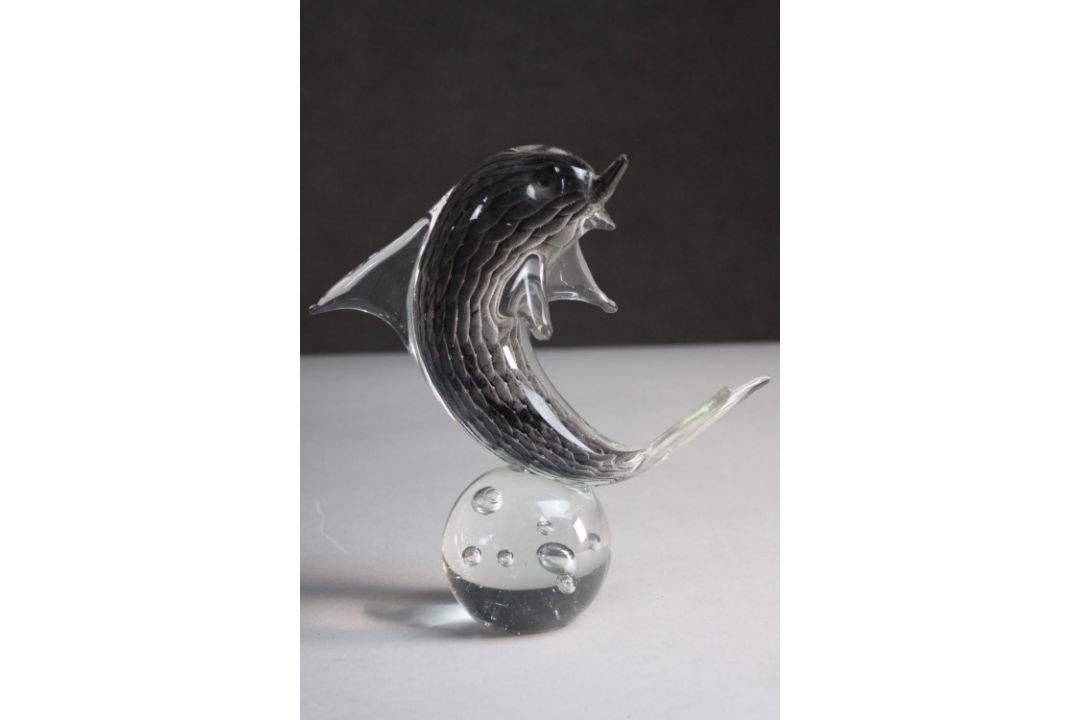 A collection of six art glass paper weights. A pair of dolphins balancing on balls, mum and baby - Image 2 of 7