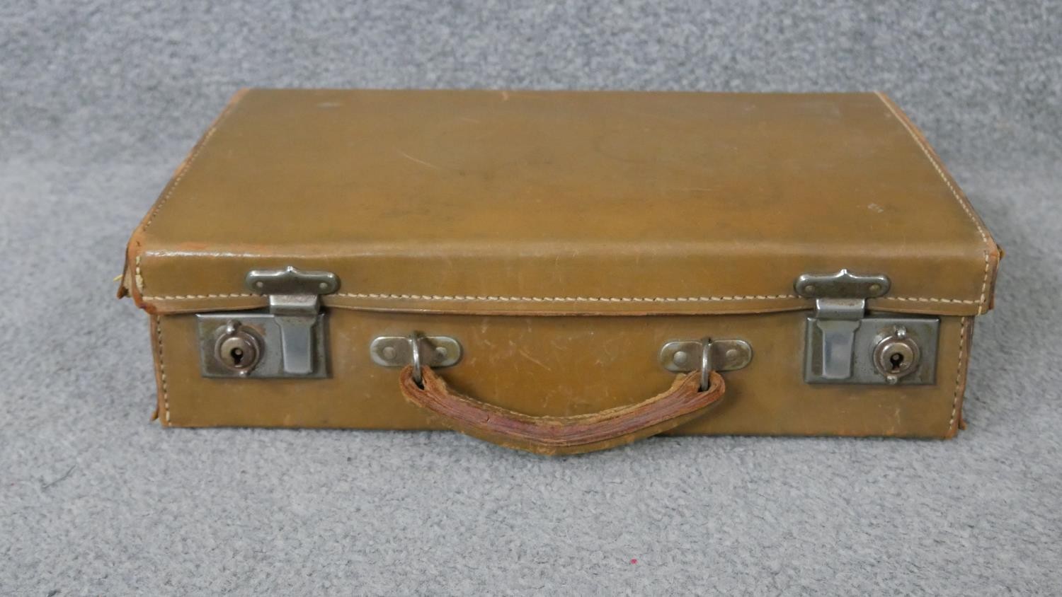 Three vintage tan leather bags. One tan leather doctors bag with brass fittings and two other pieces - Image 8 of 10