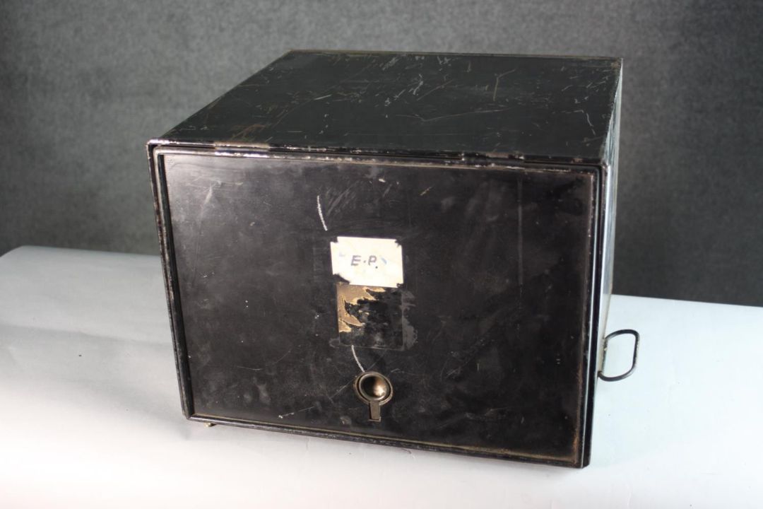 A collection of four vintage metal desk top filing cabinets. H.30 W.40 D.40 cm.(each) - Image 4 of 6