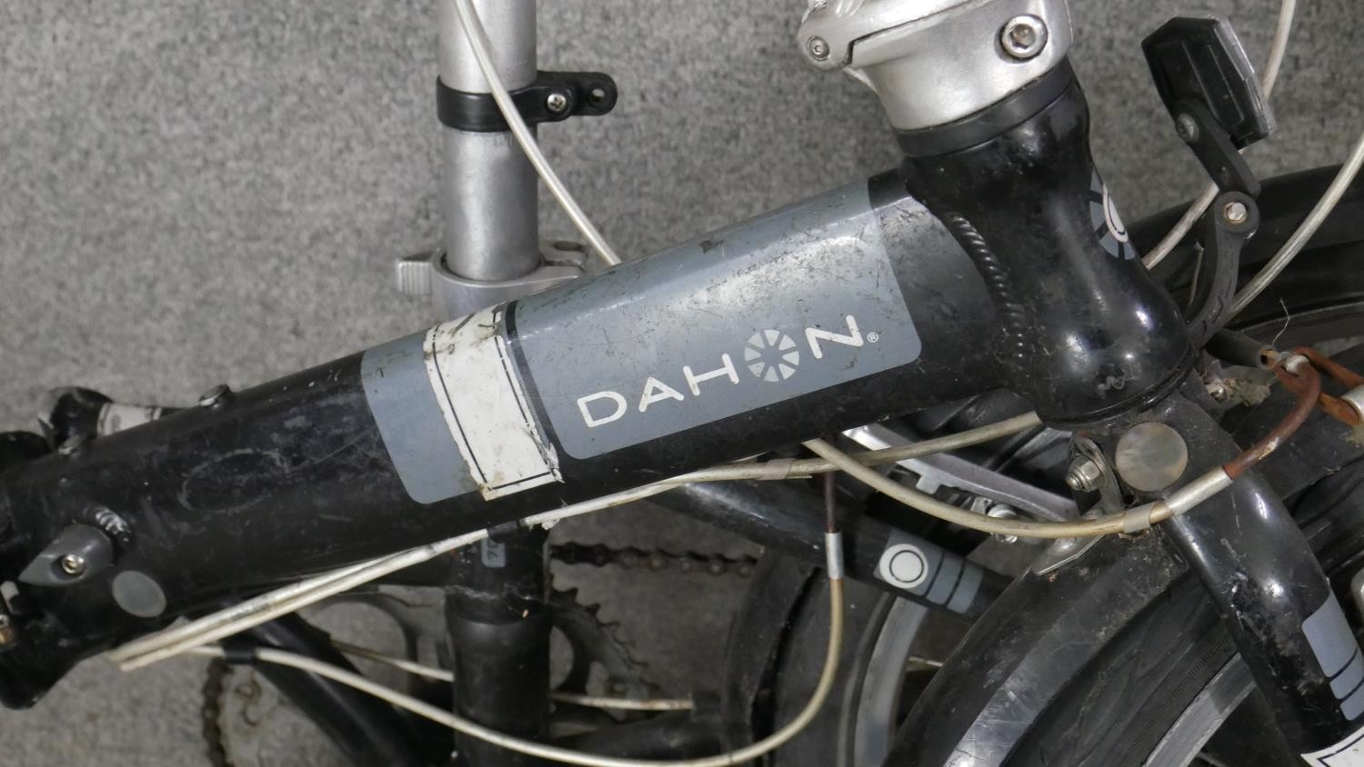 A Dahon Vitesse 7005 Aluminium folding bike. - Image 2 of 9
