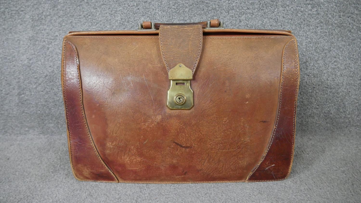 Three vintage tan leather bags. One tan leather doctors bag with brass fittings and two other pieces - Image 4 of 10