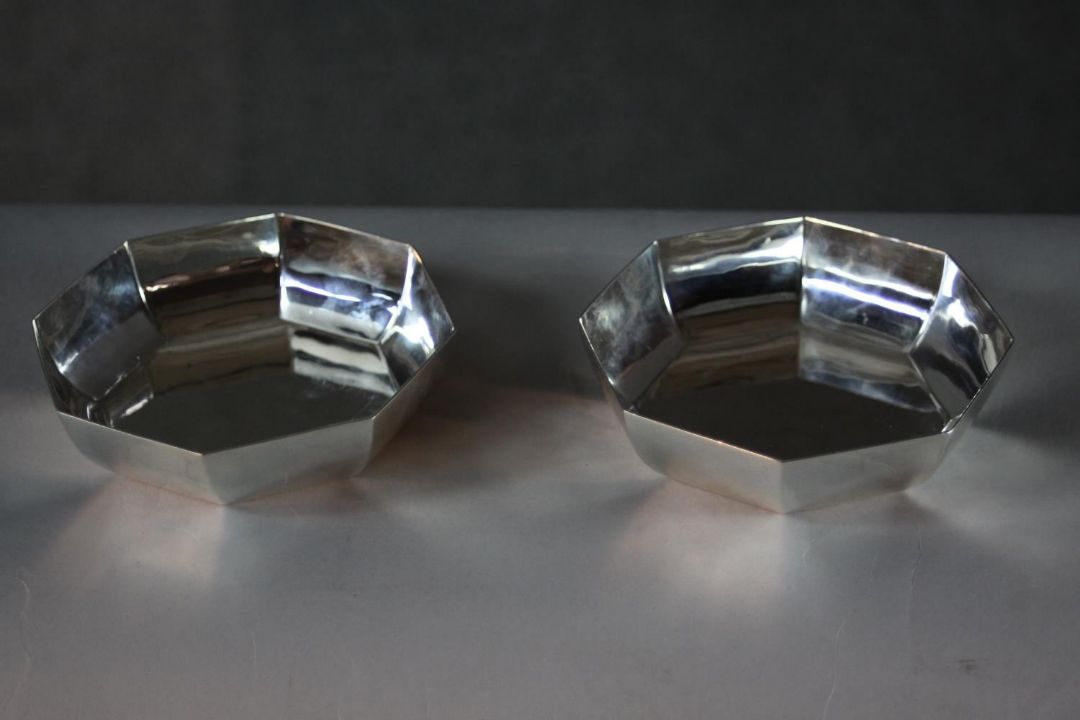 A pair of silver Tiffany & Co octagonal dishes. Maker's stamp to base. Weight 265g. H.3 H.10.5 W10.5 - Image 1 of 7