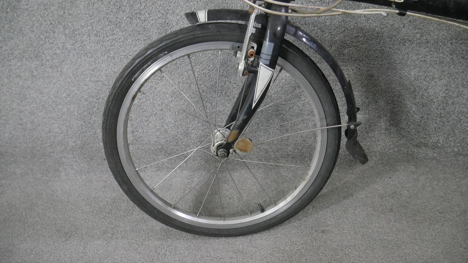 A Dahon Vitesse 7005 Aluminium folding bike. - Image 6 of 9
