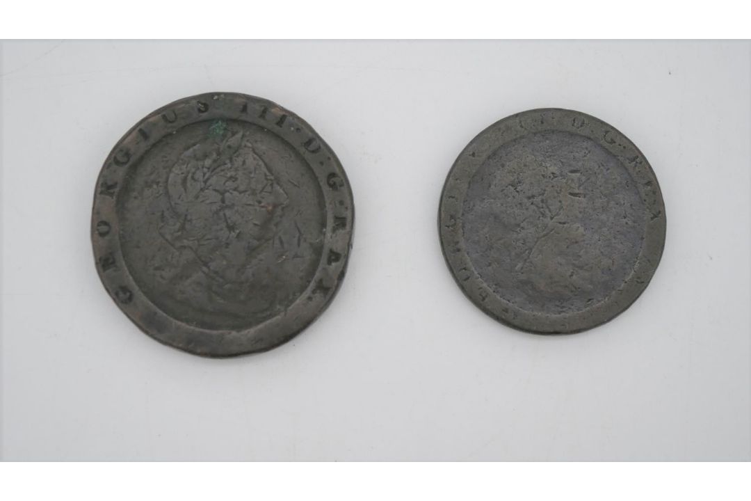 Two 18th century bronze cartwheel pennies. One dated 1707. - Image 2 of 6