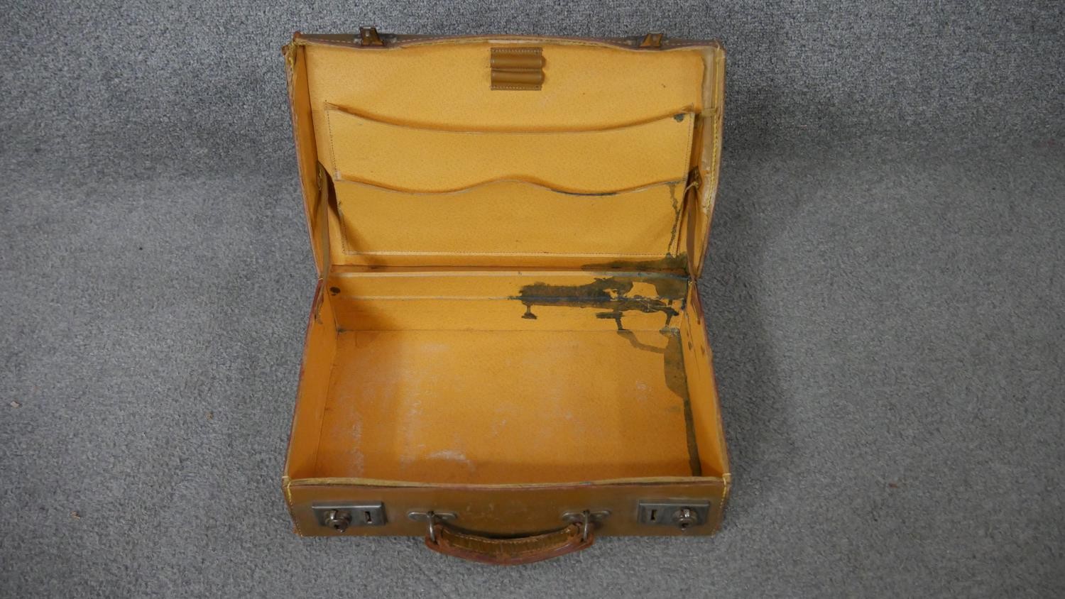 Three vintage tan leather bags. One tan leather doctors bag with brass fittings and two other pieces - Image 10 of 10