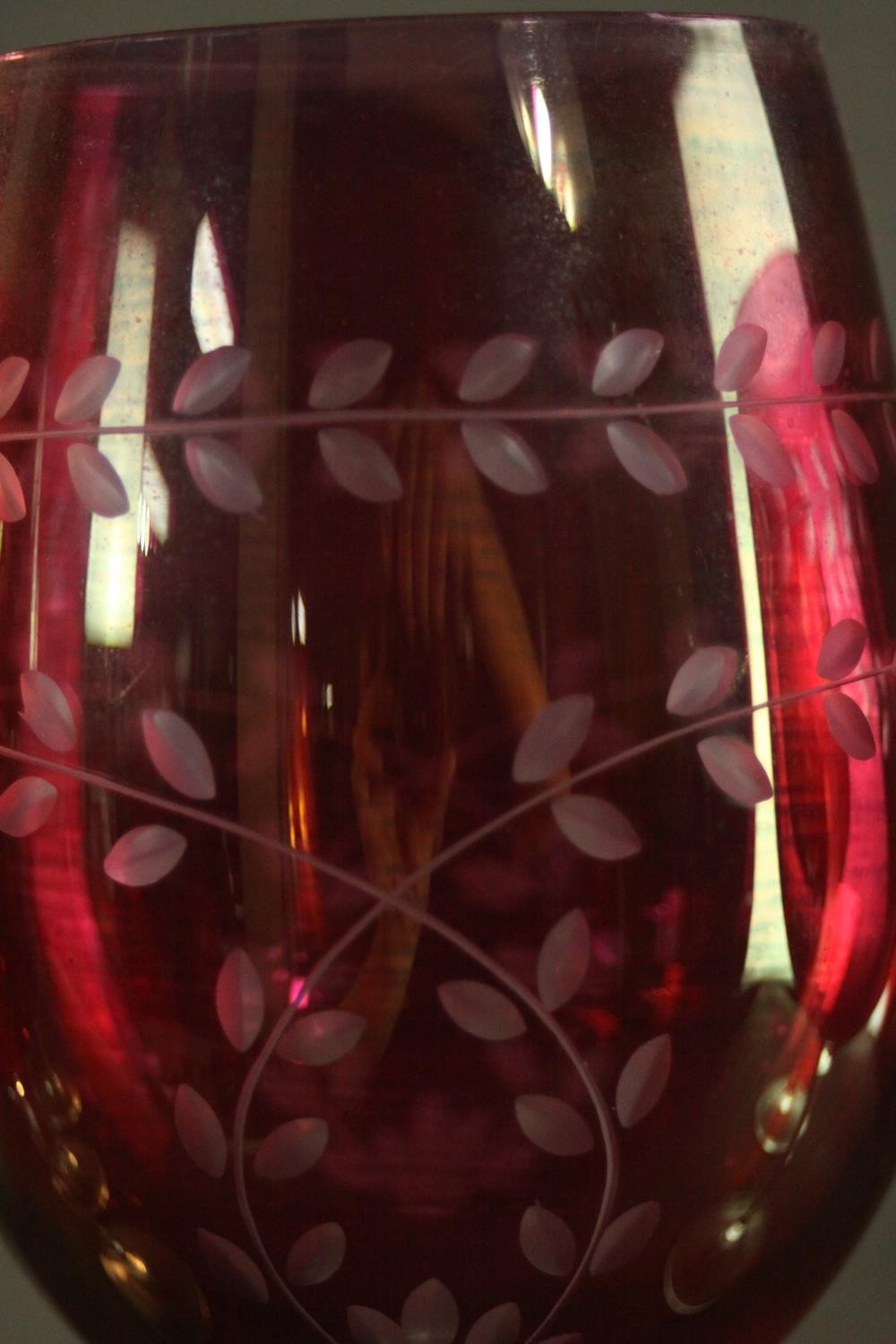 Six large hand etched Cranberry glass wine glasses, with a stylised foliate design. H.24 Dia.8cm. - Image 4 of 5