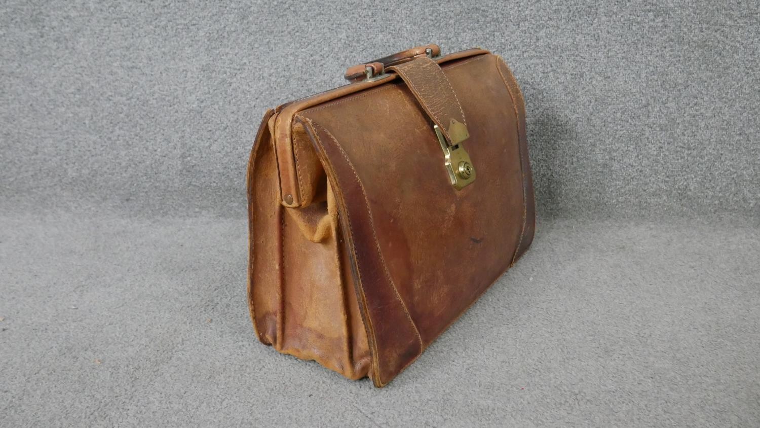 Three vintage tan leather bags. One tan leather doctors bag with brass fittings and two other pieces - Image 7 of 10
