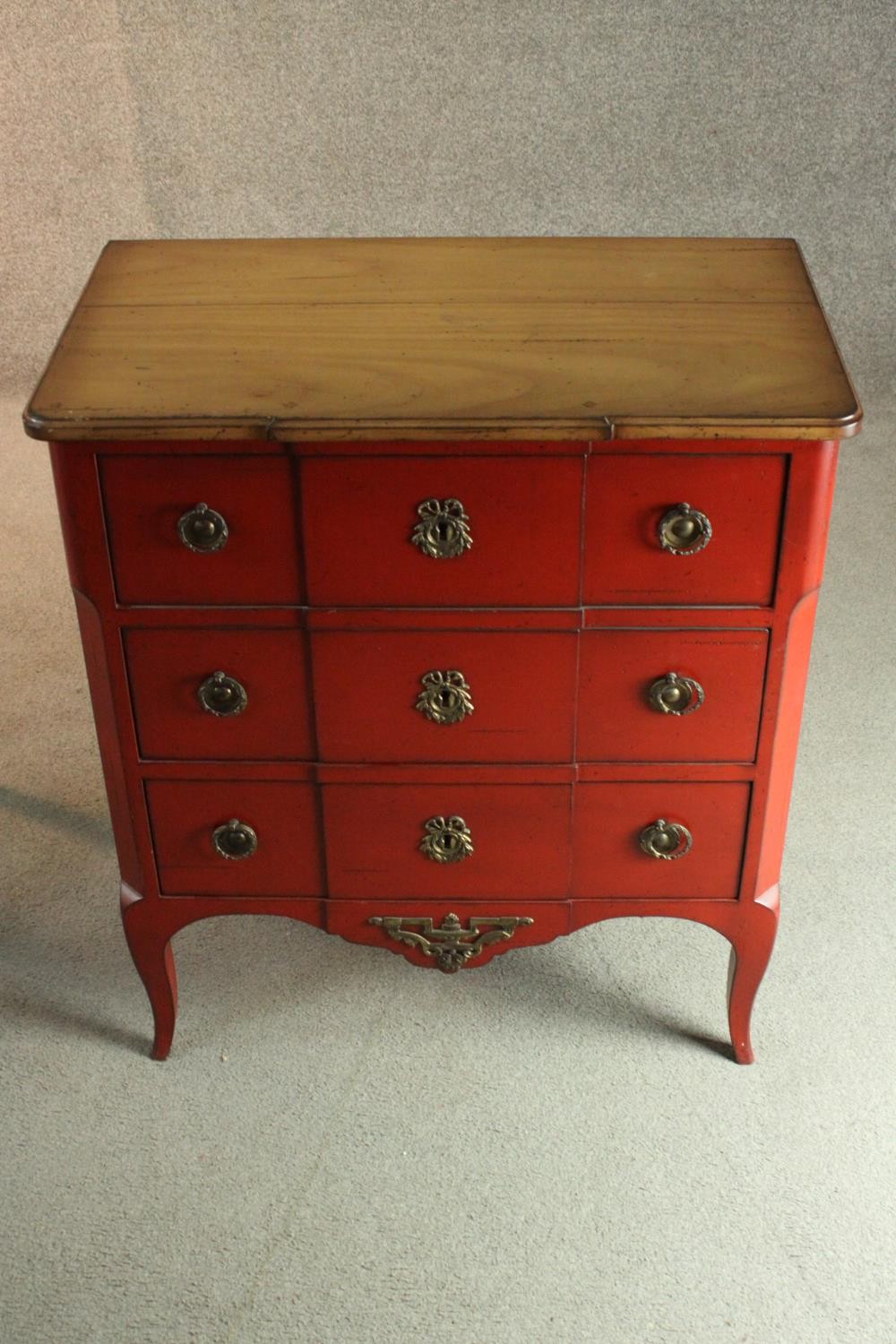 Commode chest, contemporary Louis XV style lacquered finish. H.79 W.70 cm. - Image 2 of 6