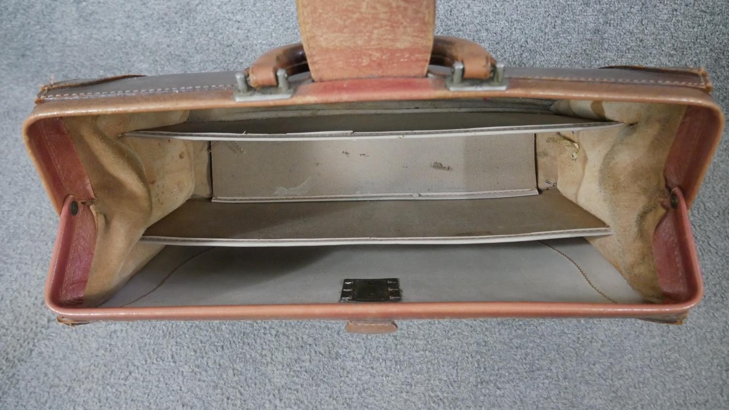 Three vintage tan leather bags. One tan leather doctors bag with brass fittings and two other pieces - Image 6 of 10