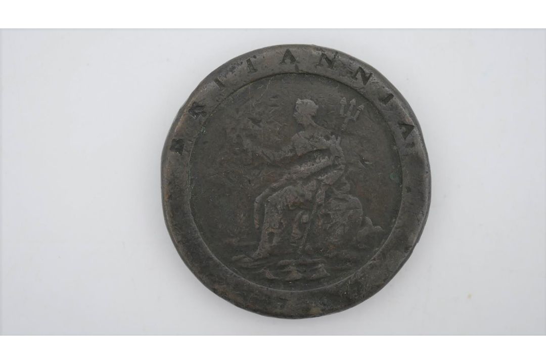 Two 18th century bronze cartwheel pennies. One dated 1707. - Image 3 of 6