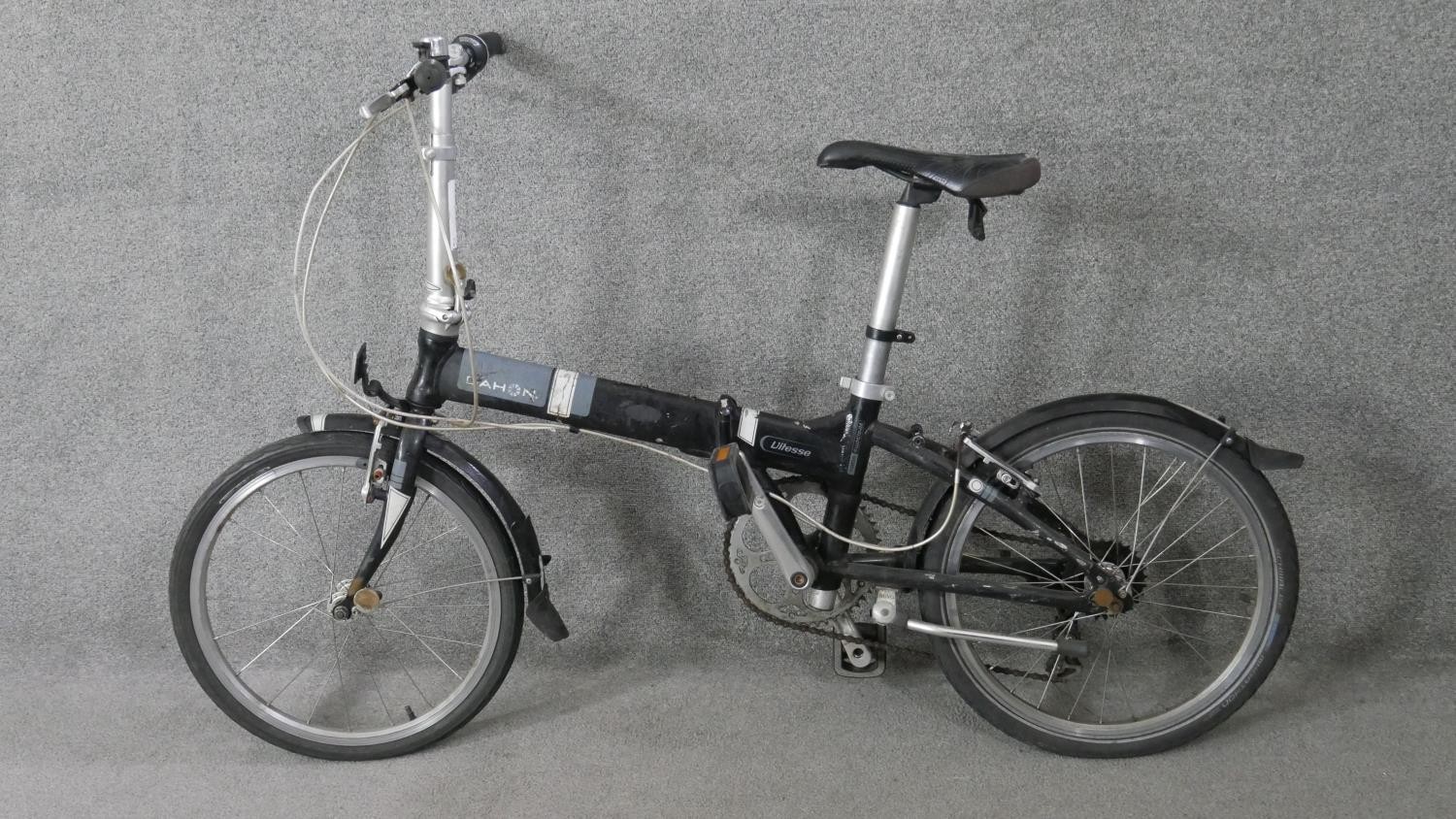 A Dahon Vitesse 7005 Aluminium folding bike. - Image 3 of 9
