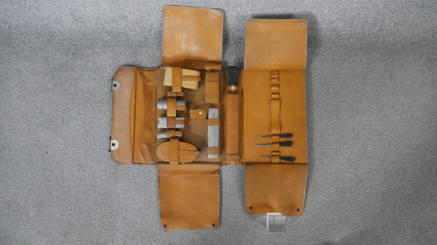 A leather cased travelling vintage men's grooming kit. Some pieces with ebony handles, includes, - Image 4 of 7