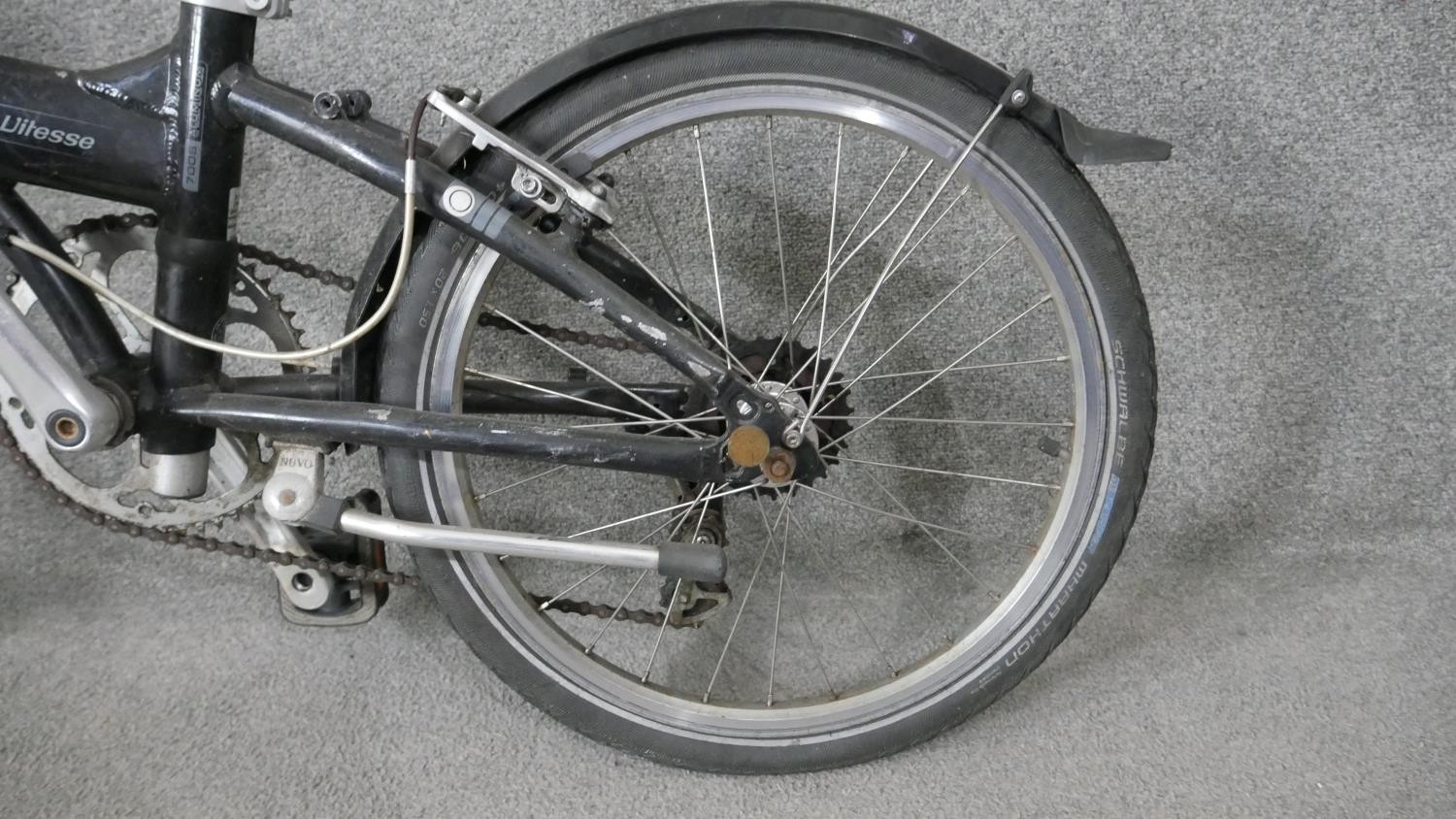 A Dahon Vitesse 7005 Aluminium folding bike. - Image 4 of 9