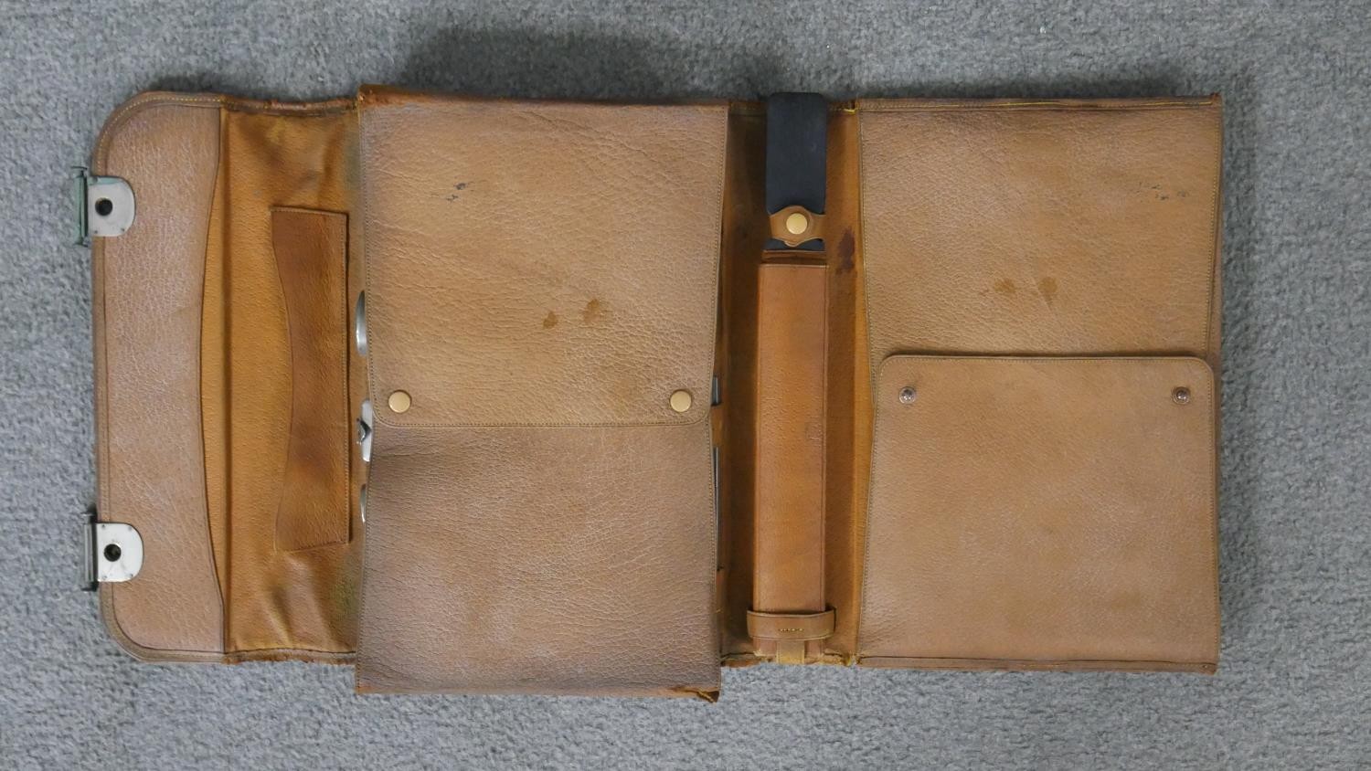 A leather cased travelling vintage men's grooming kit. Some pieces with ebony handles, includes, - Image 3 of 7