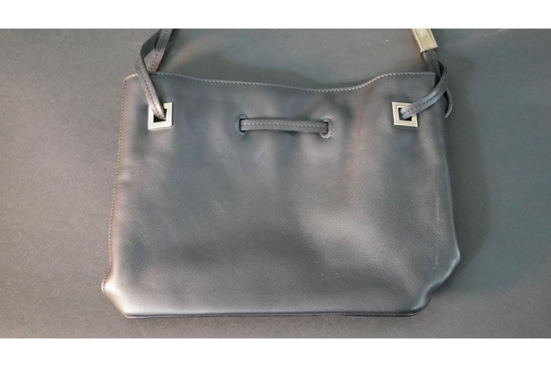 Two vintage bags with dust bags. A black geometric design Jaeger clutch bag and a Bally black - Image 8 of 13