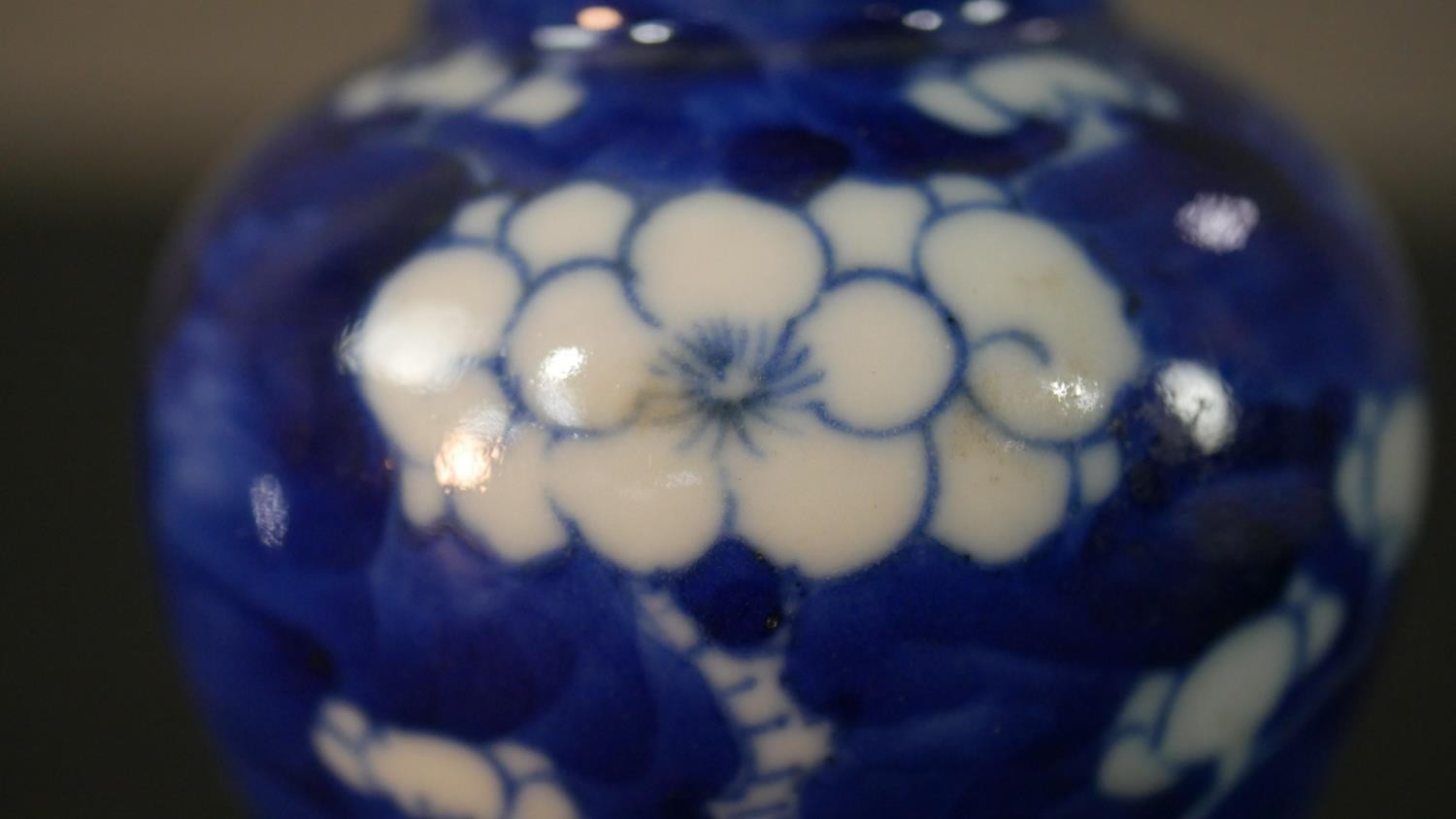 An Chinese blue and white hand painted prunus blossom design ceramic lidded vase. H.13.5 Diam.6cm - Image 4 of 9