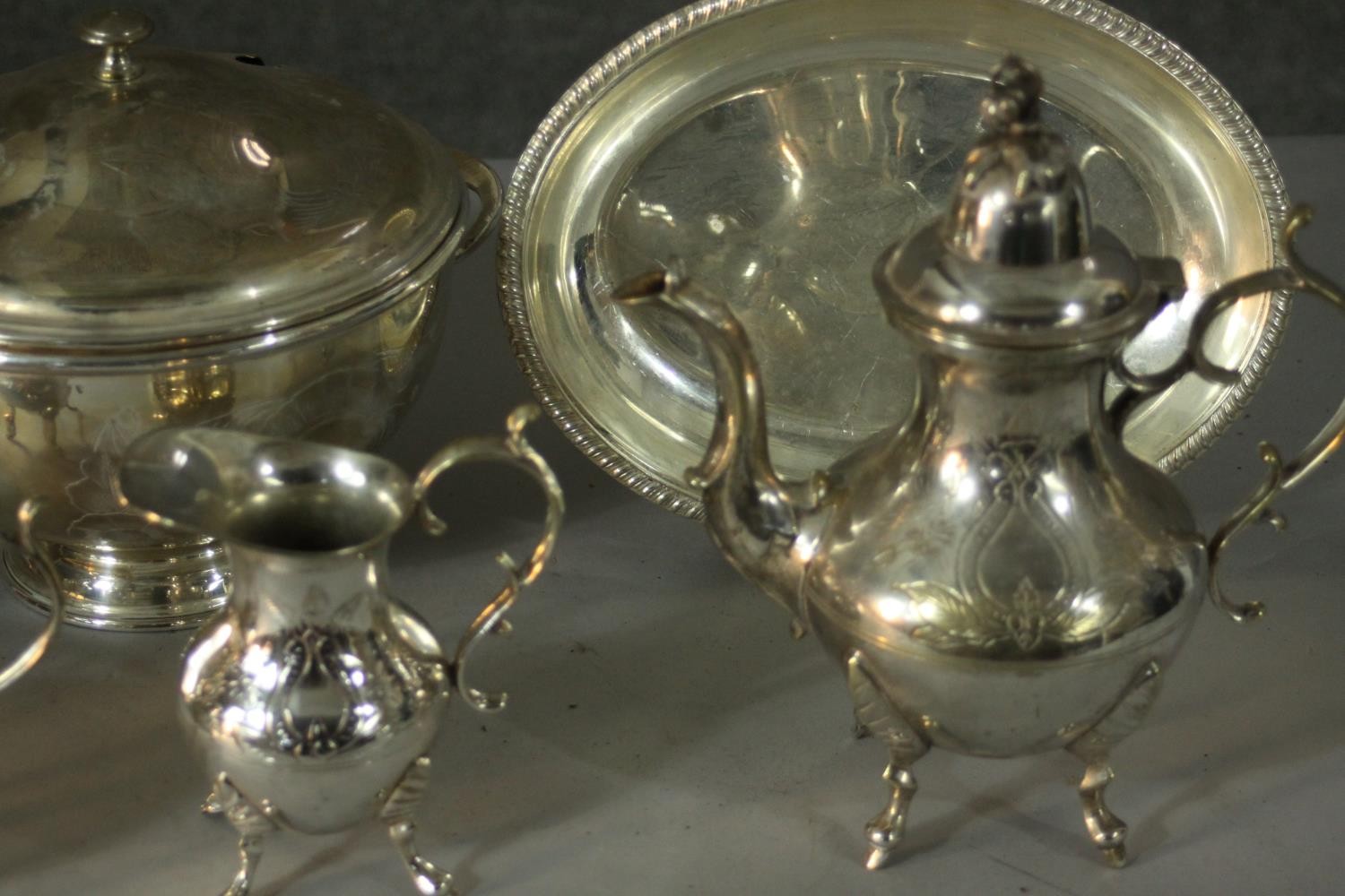A Victorian silver plated tea and coffee set, including coffee pot, tea pot, sugar bowl, milk jug - Image 4 of 8