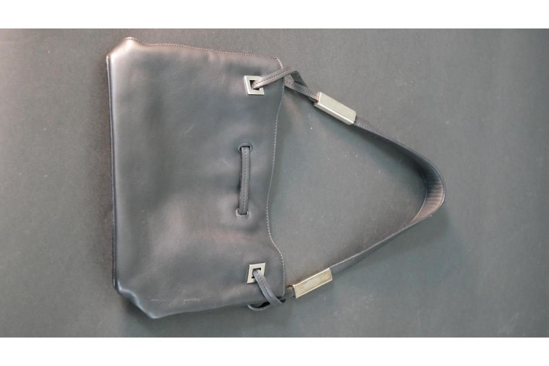 Two vintage bags with dust bags. A black geometric design Jaeger clutch bag and a Bally black - Image 7 of 13