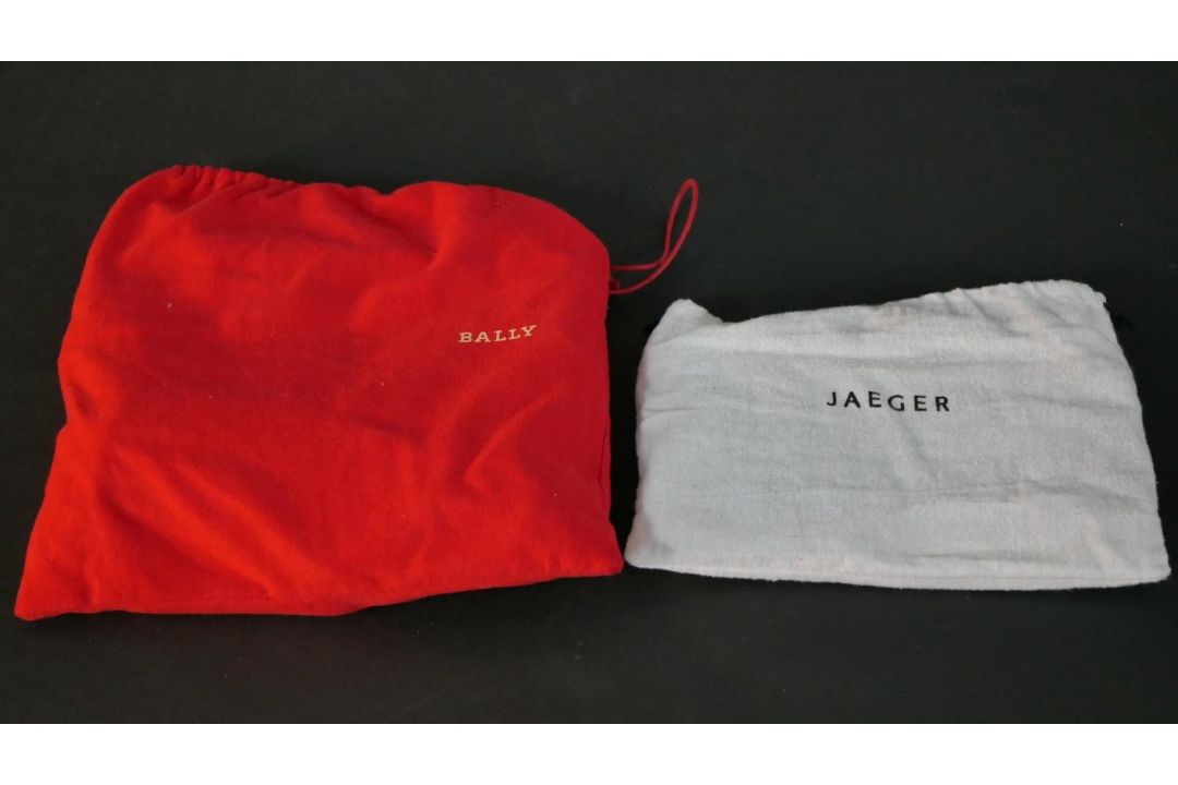 Two vintage bags with dust bags. A black geometric design Jaeger clutch bag and a Bally black - Image 13 of 13
