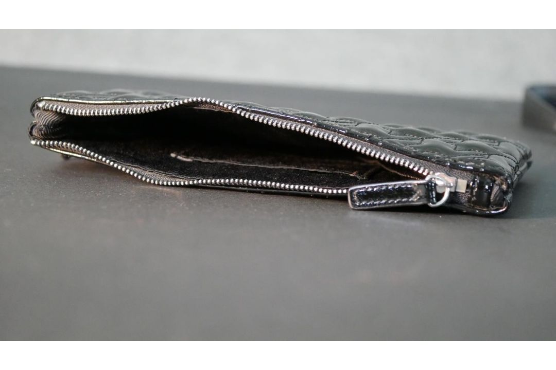 Two vintage bags with dust bags. A black geometric design Jaeger clutch bag and a Bally black - Image 5 of 13