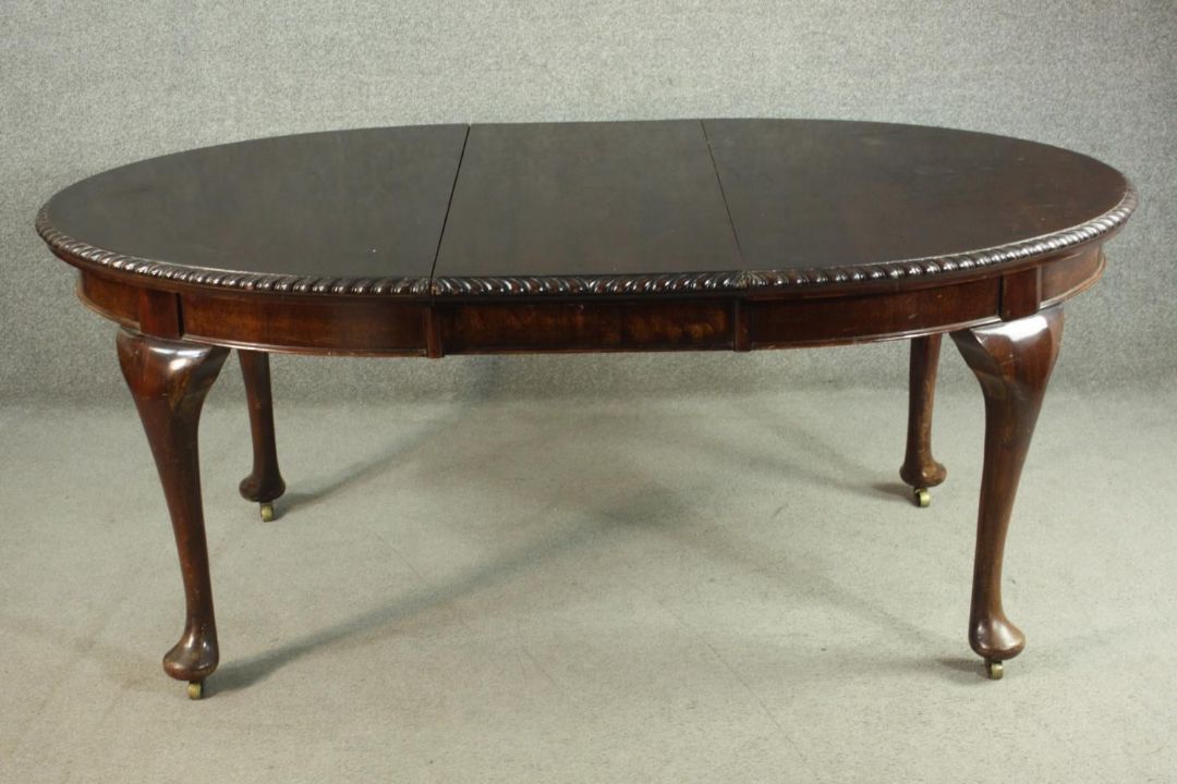 A Victorian mahogany extending wind-out dining table, of oval form, with an additional lead and a - Image 1 of 10