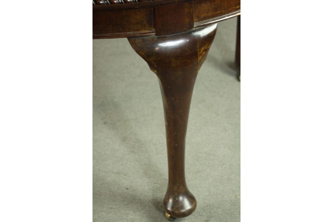 A Victorian mahogany extending wind-out dining table, of oval form, with an additional lead and a - Image 10 of 10